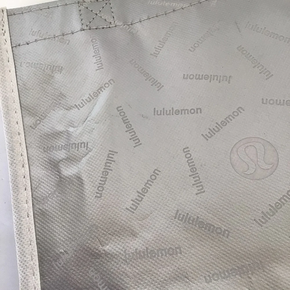 LULULEMON SILVER SMALL REUSABLE TOTE HOLIDAY 2022